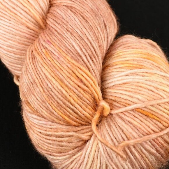 Kim Dyes Yarn Flan Fingering Superwash Merino Silk Blend Hand-Dyed Dahlia - Picture 2 of 3